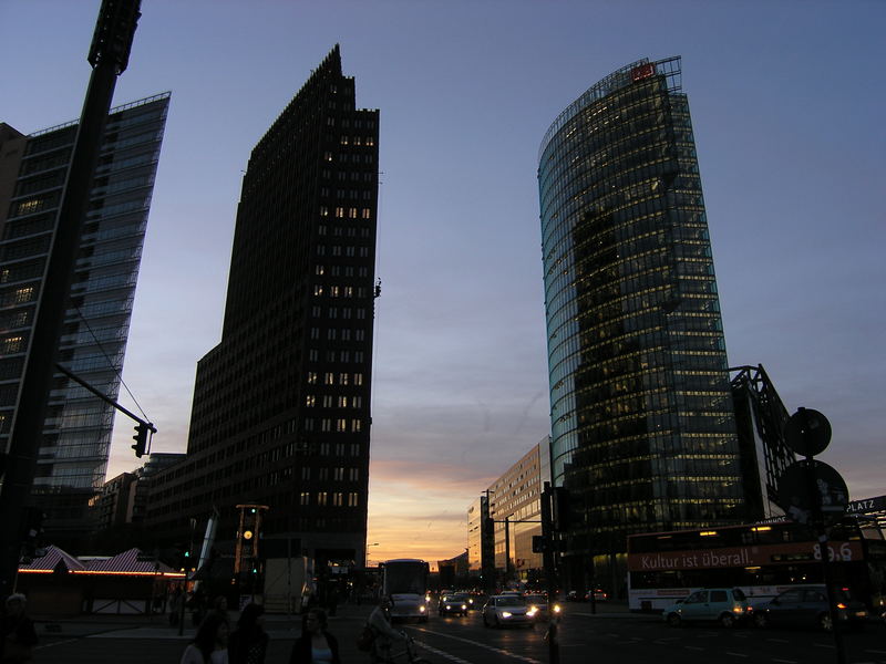 Berlin Potsdamer Platz in Abenddämmerung