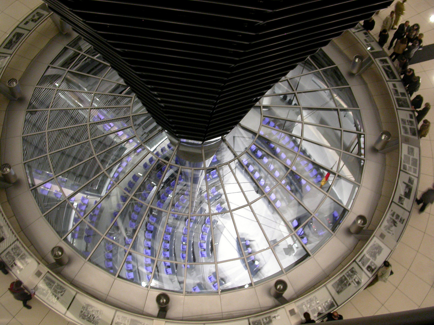 Berlin Reichstag, Blick von der Kuppel in den Bundestag