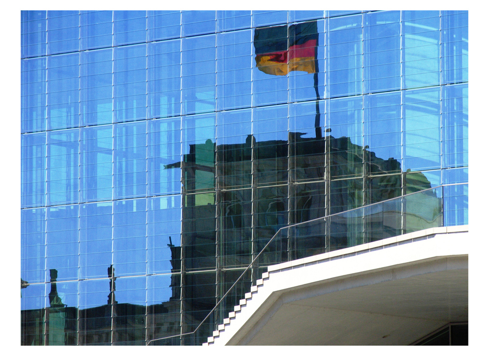 Berlin - Reichstag - gespiegelt