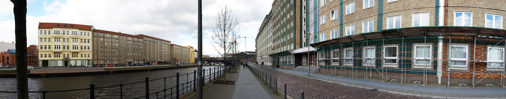 Berlin Reichtagsufer Richtung Bahnhof Friedrichstrasse