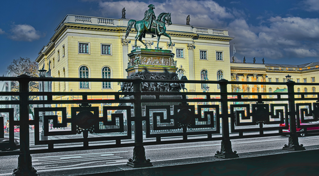 BERLIN - Reiterstandbild Friedrichs des Großen -