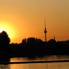 Berlin Rummelsburger See mit Sonnenuntergang über der City