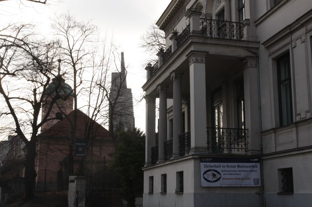 Berlin: Schöneberg/Hauptstrasse mit Dorfkirche und Friedhof