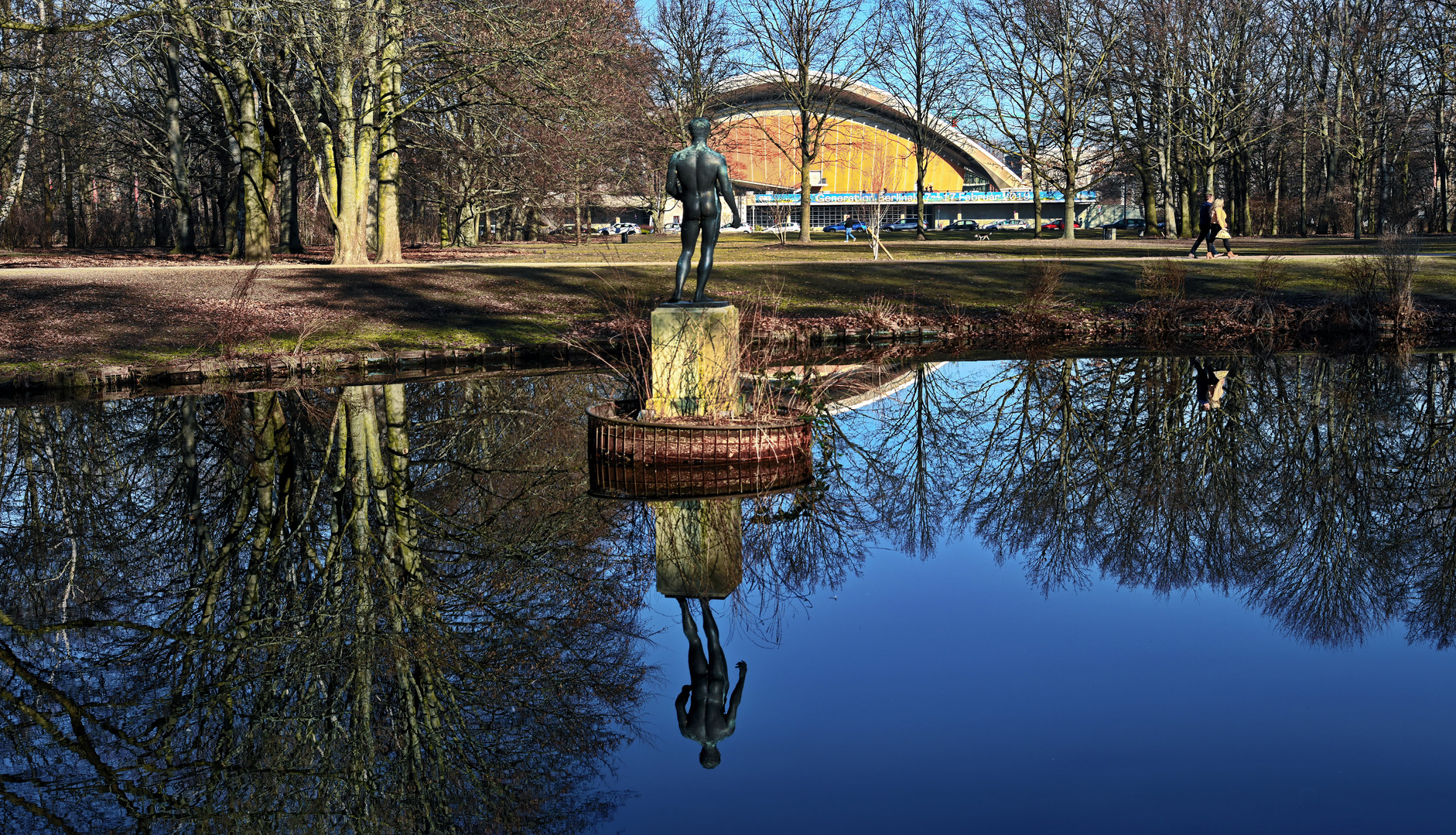 BERLIN - Schwangere Auster -