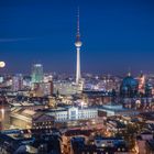 Berlin - Skyline mit Supermond