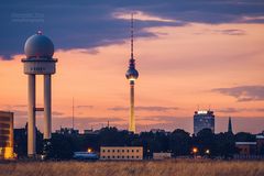 Berlin Skyline / Tempelhofer Feld