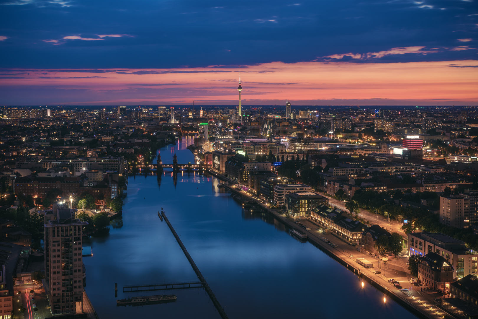 Berlin - Skyline zur blauen Stunde