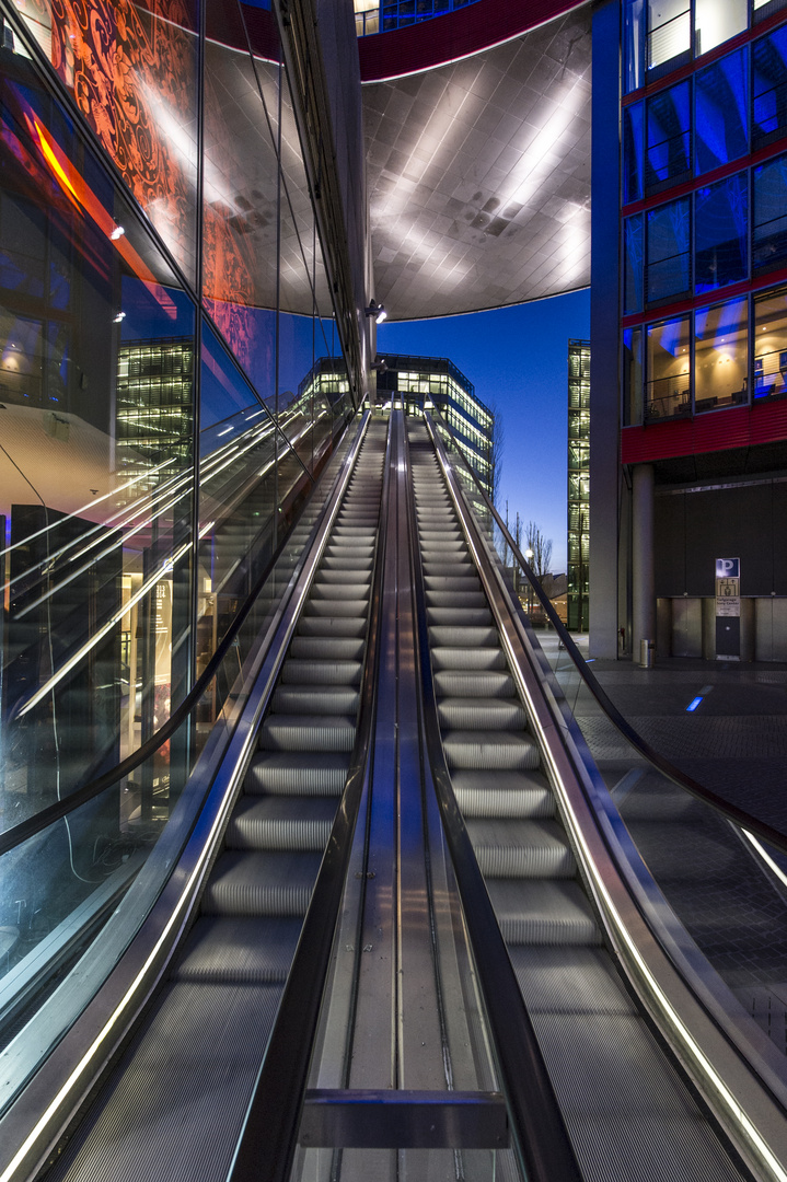 Berlin - Sony Center, Rolltreppe