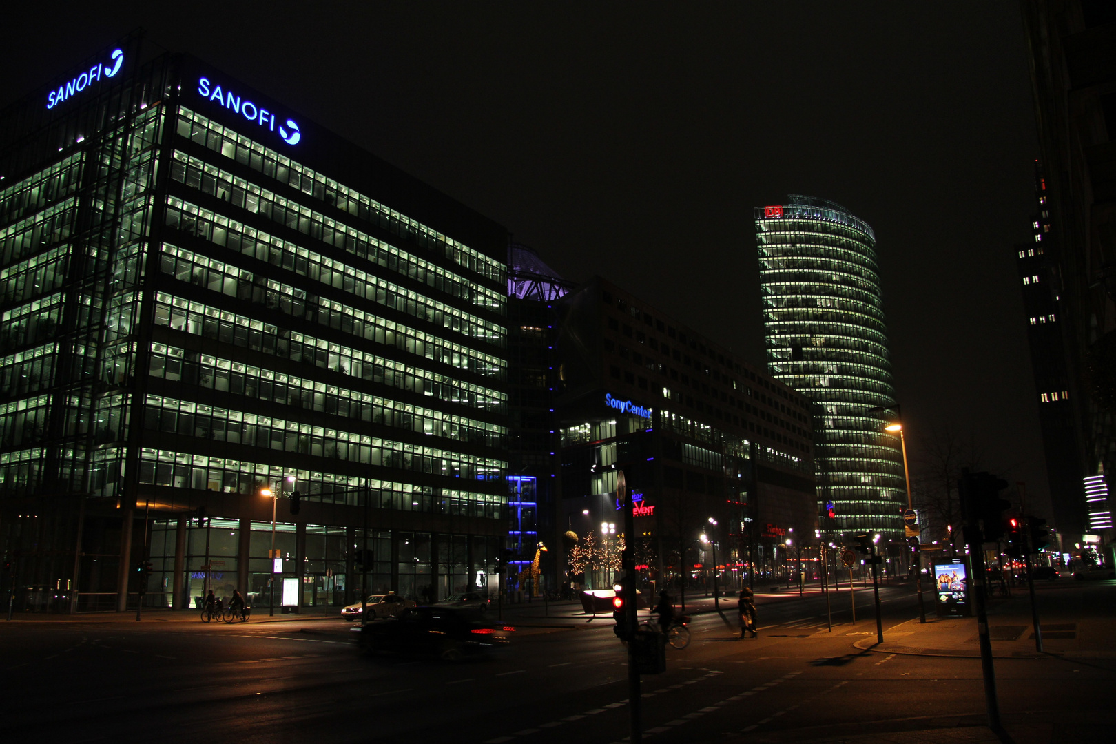 Berlin - Sony Center und DB-Bürogebäude bei Nacht