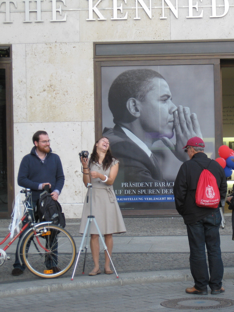 Berlin Strassenszene 2009 Obama-Plakat