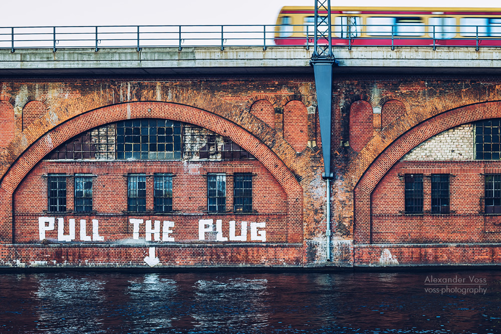 Berlin Street Art: Pull the Plug