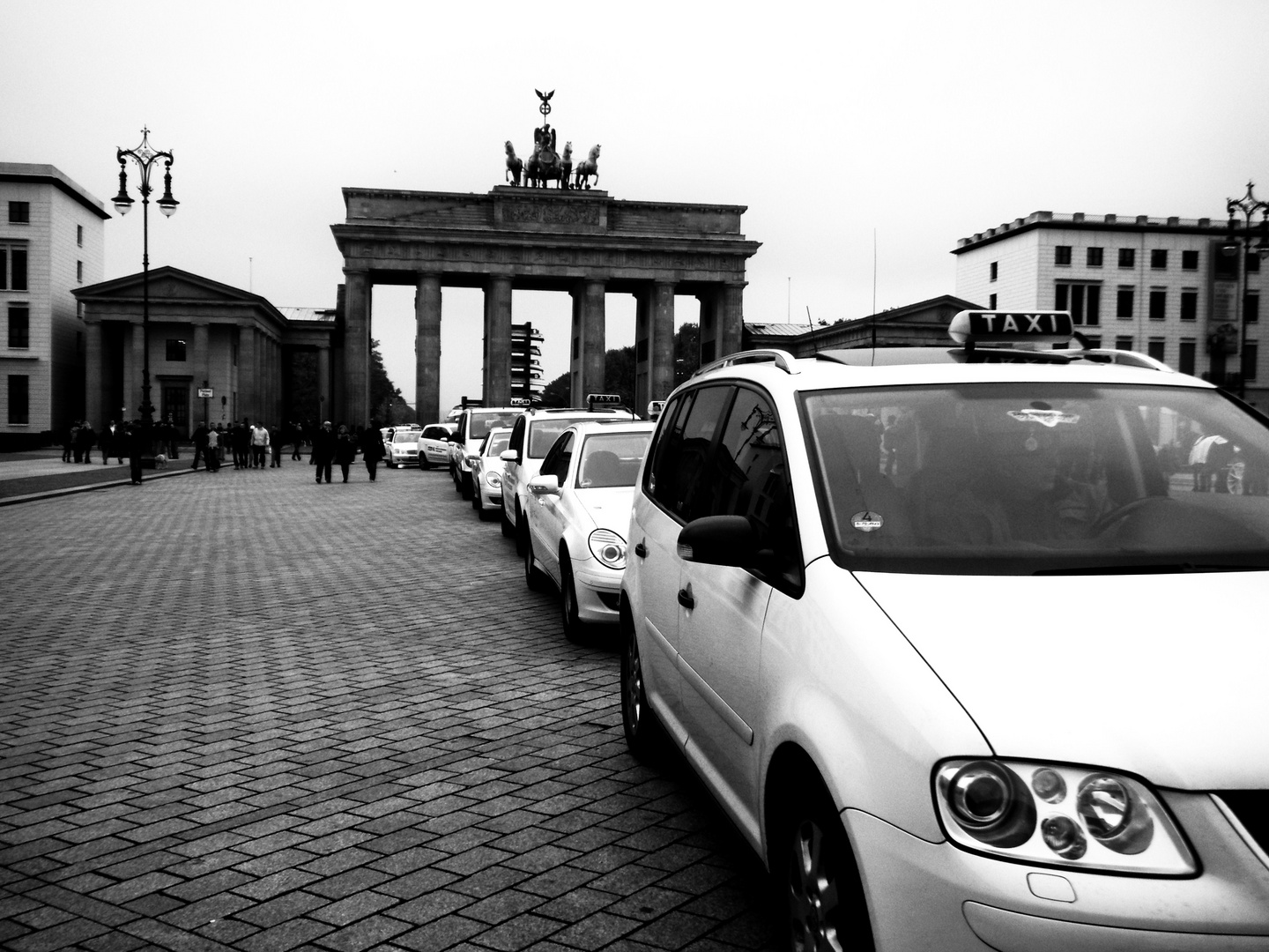 Berlin - Taxifahrer wartet auf Kunden