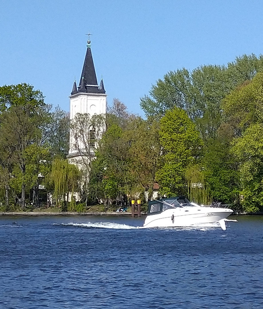 Berlin - Treptower Park an der Spree (Bild2)