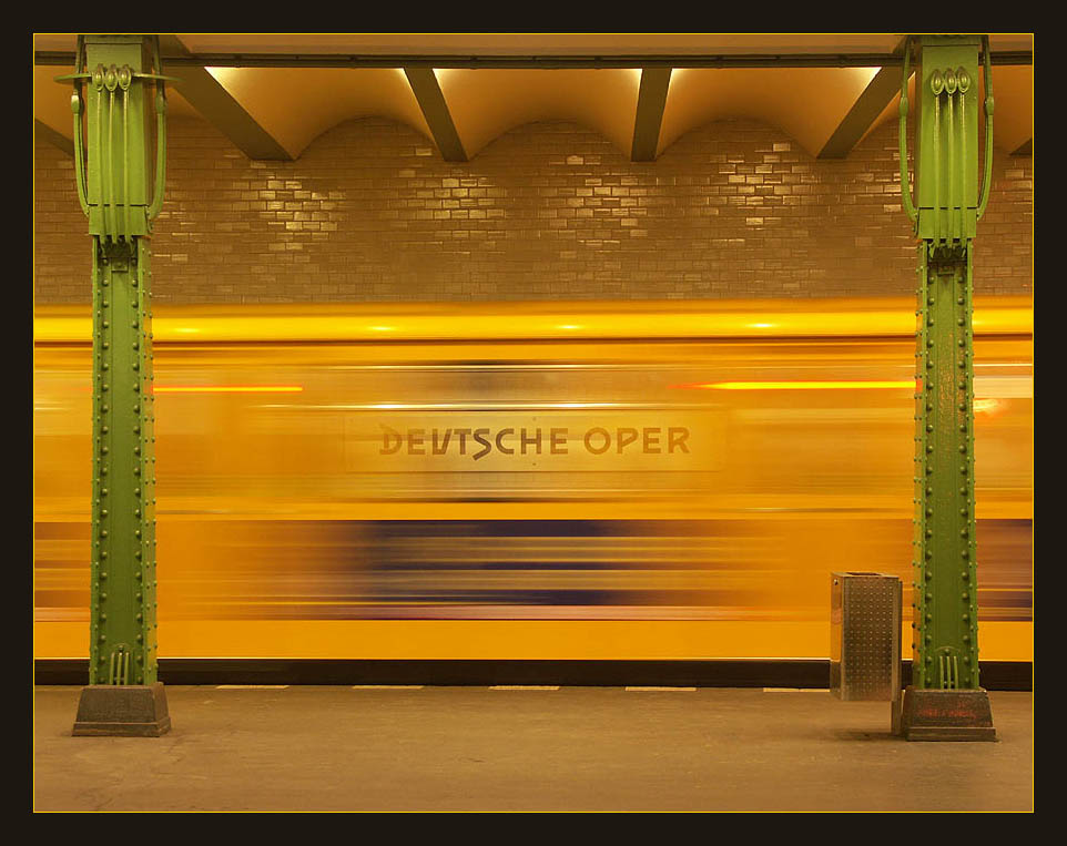 Berlin - U-Bahnhof "Deutsche Oper"