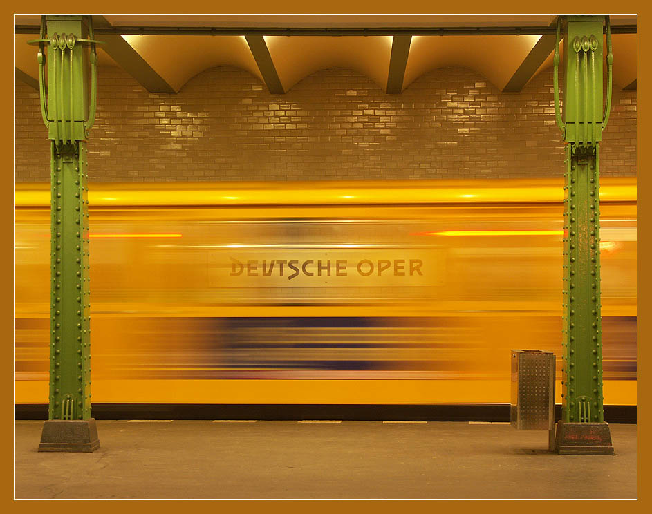 Berlin - U-Bahnhof "Deutsche Oper"