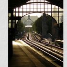 Berlin, U-Bahnhof im Abendlicht