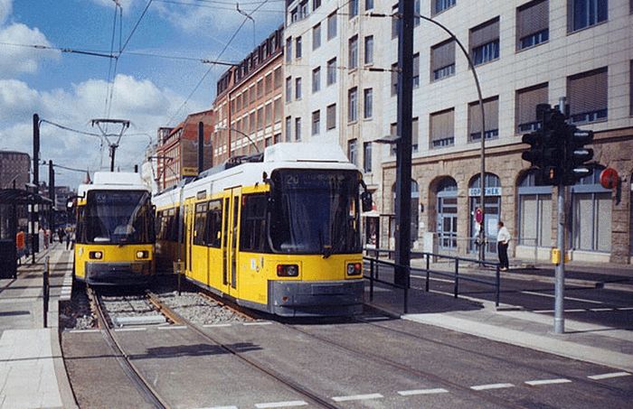Berlin, U-Bahnhof Warschauer-Straße, Endhaltestelle SL 20