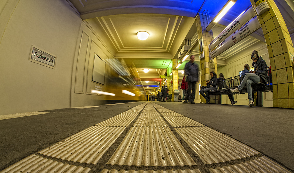 Berlin - U-Bahnstation Friedrichstraße