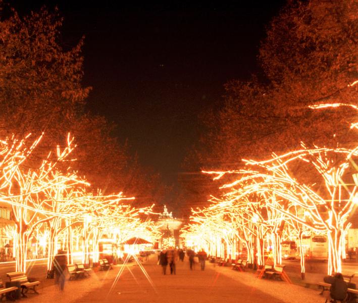 Berlin, Unter den Linden in Weihnachtsbeleuchtung