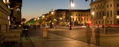 Berlin, unter den Linden vor dem Openpalais