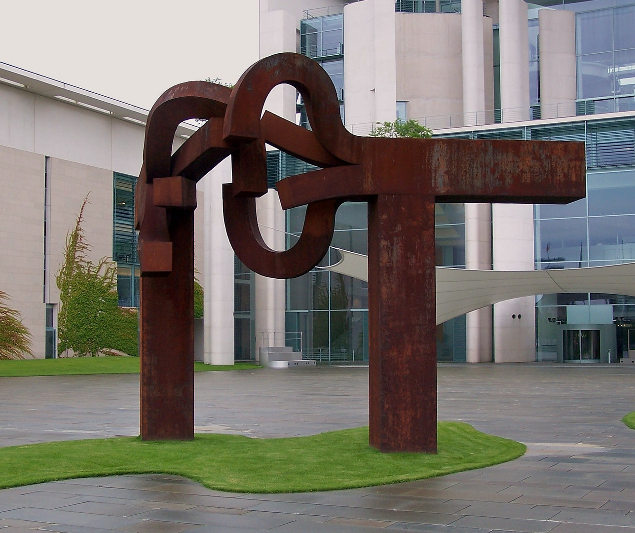 "Berlin" von Eduardo Chillida ...