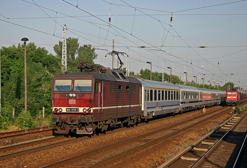 Berlin-Warschau-Express mit der Baureihe 180