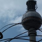 Berlin Weltzeituhr mit Fernsehturm (Detail)