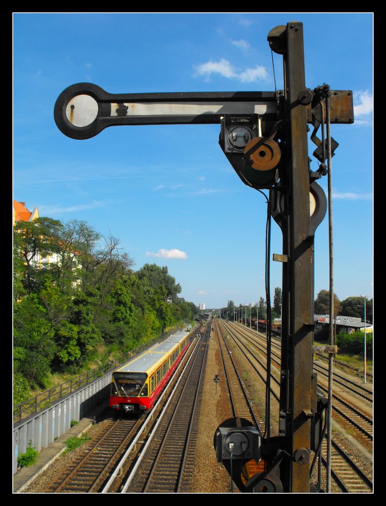 Berlin - zwischen Neukölln und Hermannstraße Foto & Bild | s-bahn ...