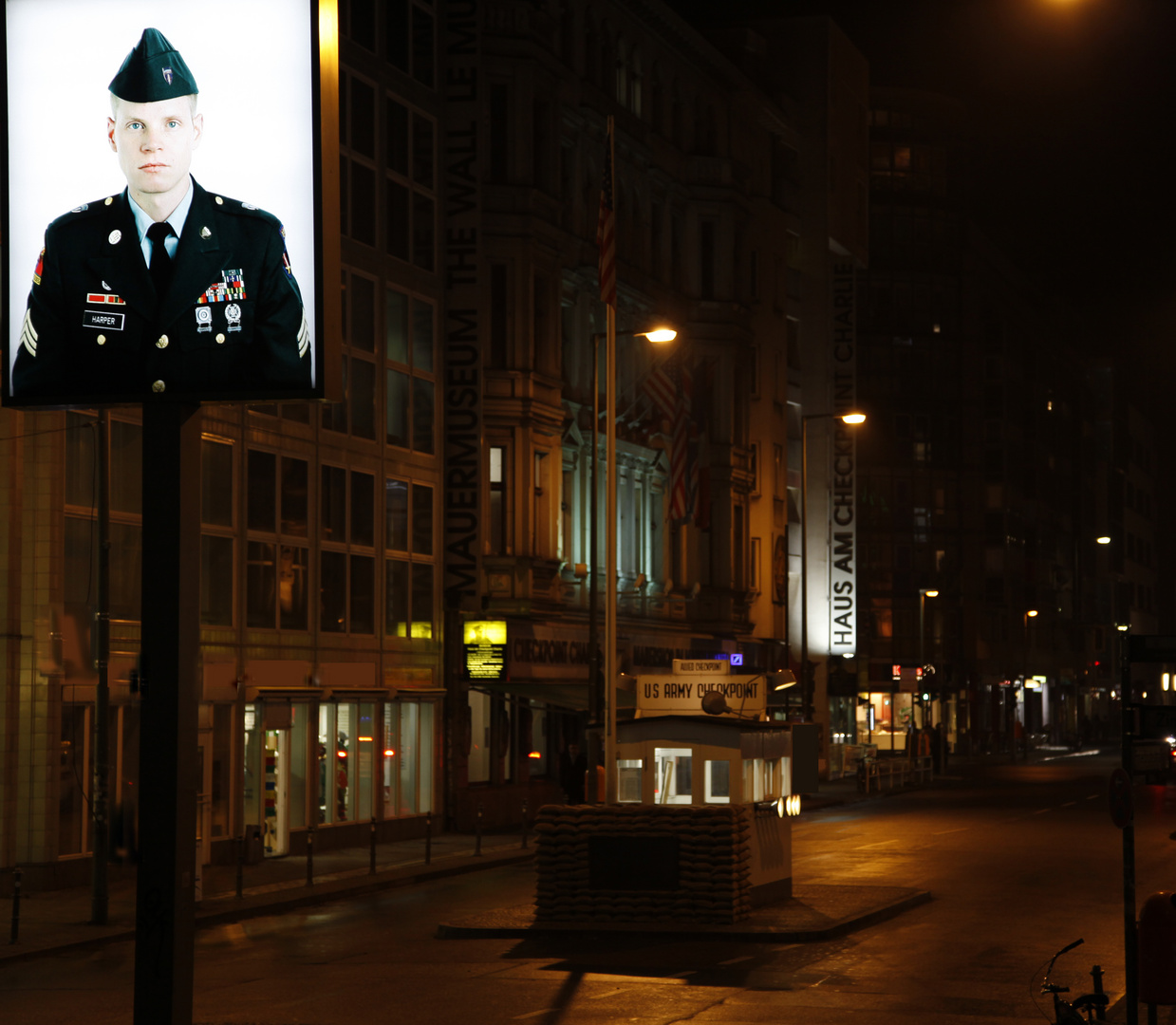 Berlin_checkpoint_charlie