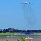 BerLine IL-18 low pass über den Flughafen Berlin-Tempelhof