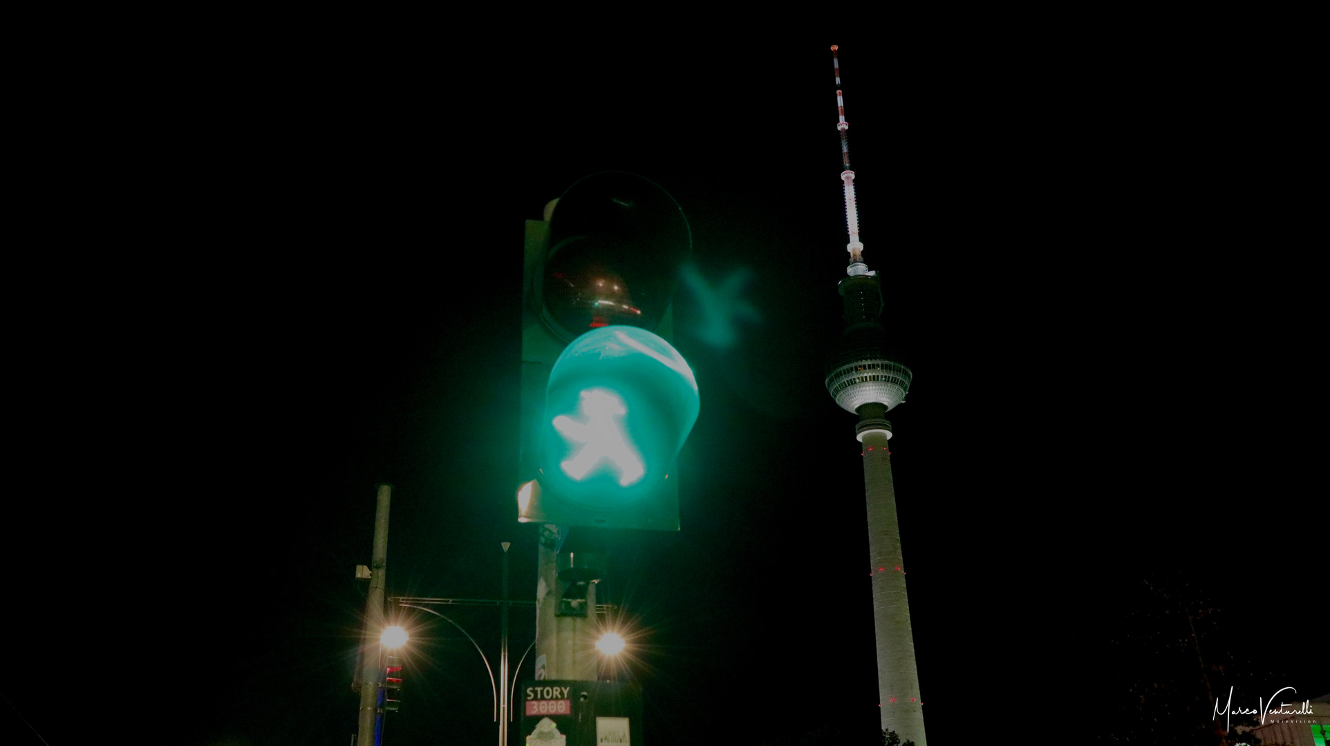 Berliner Ampelmännchen in der Nacht