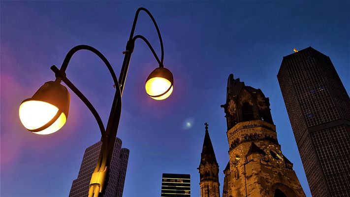 Berliner Ansicht mit verdecktem Mond