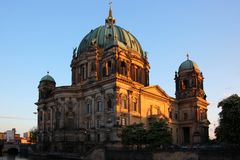 Berliner Dom am Abend_Bildgröße ändern