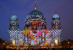 Berliner Dom angezogen