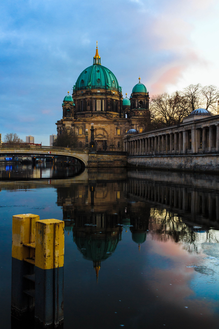 Berliner Dom auf Eis