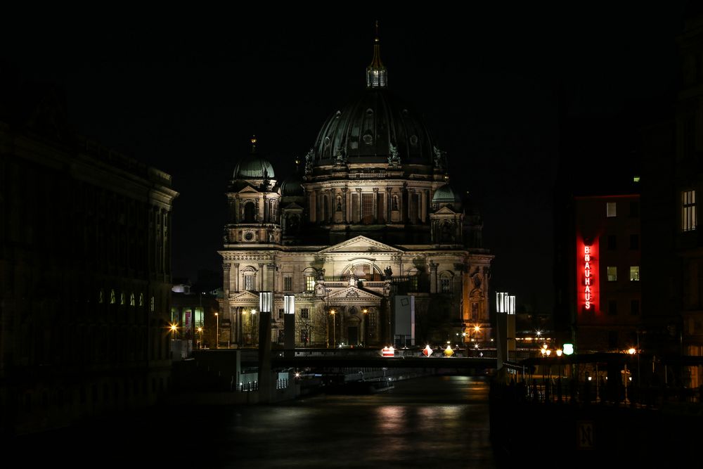 Berliner Dom bei Nacht