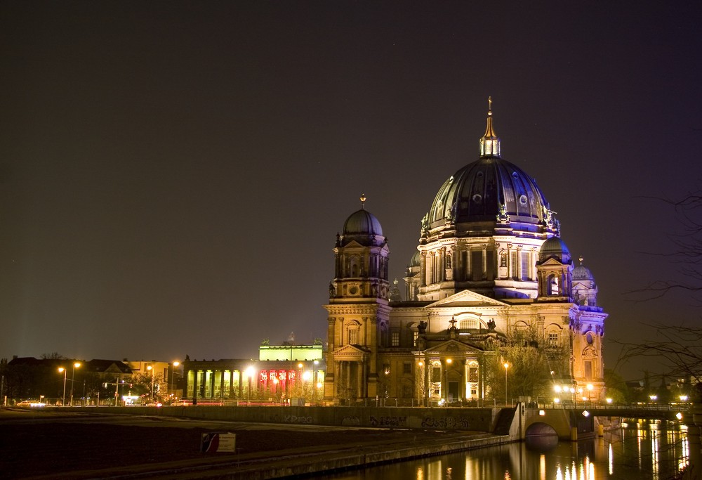 Berliner Dom bei Nacht