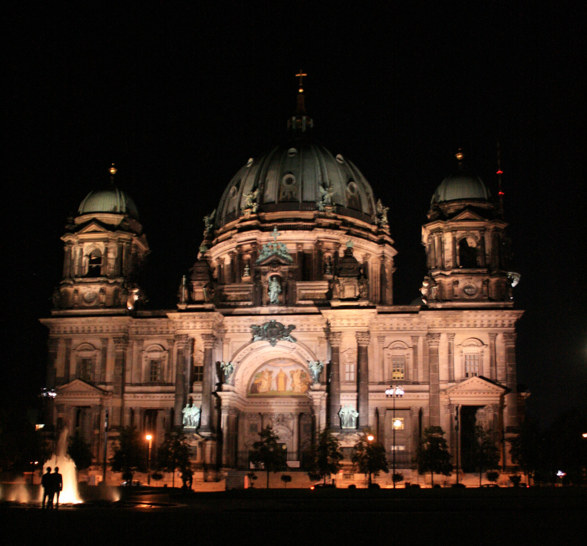 Berliner Dom bei Nacht