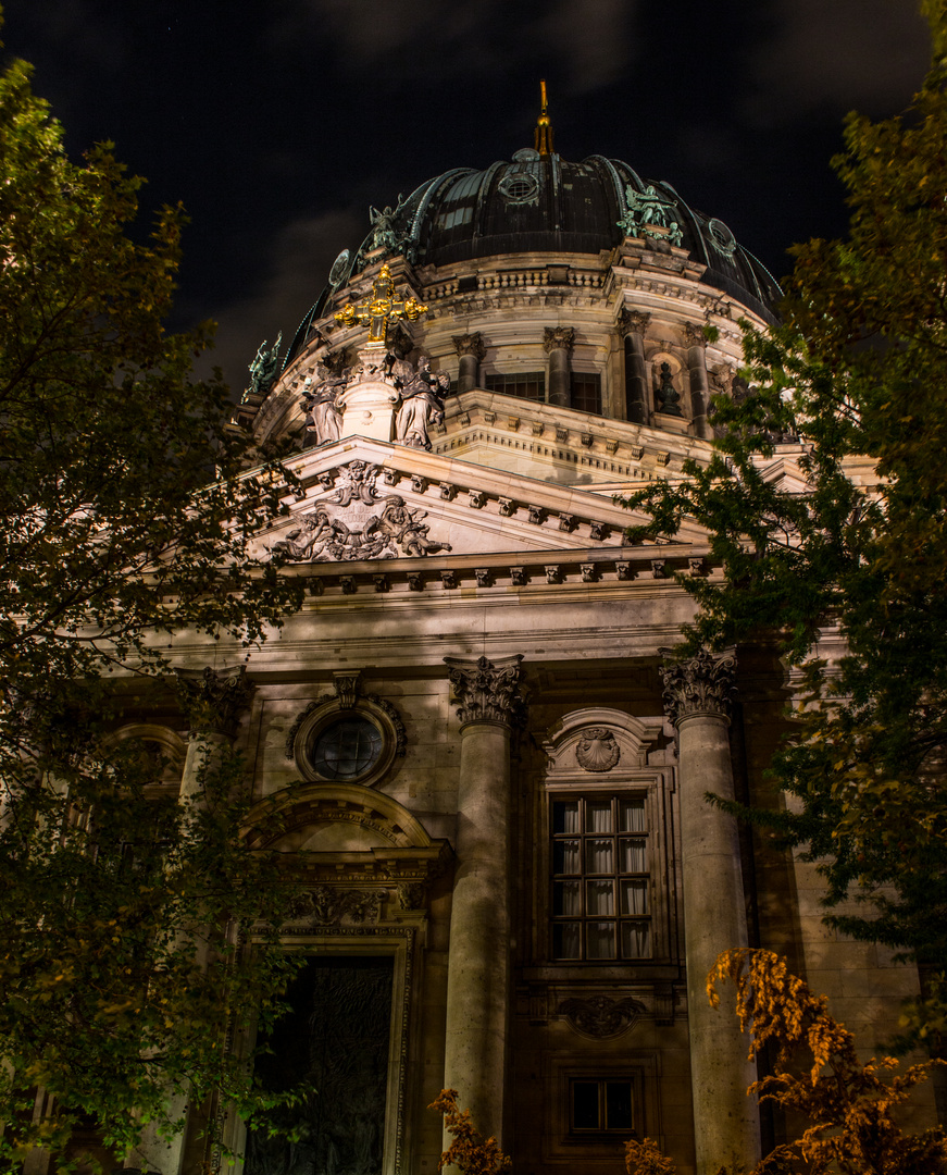 Berliner Dom bei Nacht