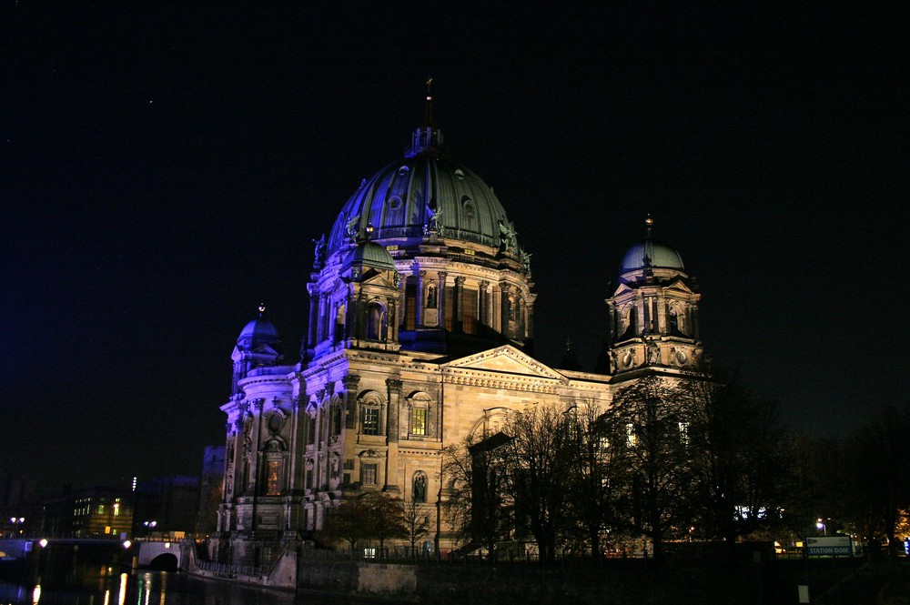 Berliner Dom bei Nacht