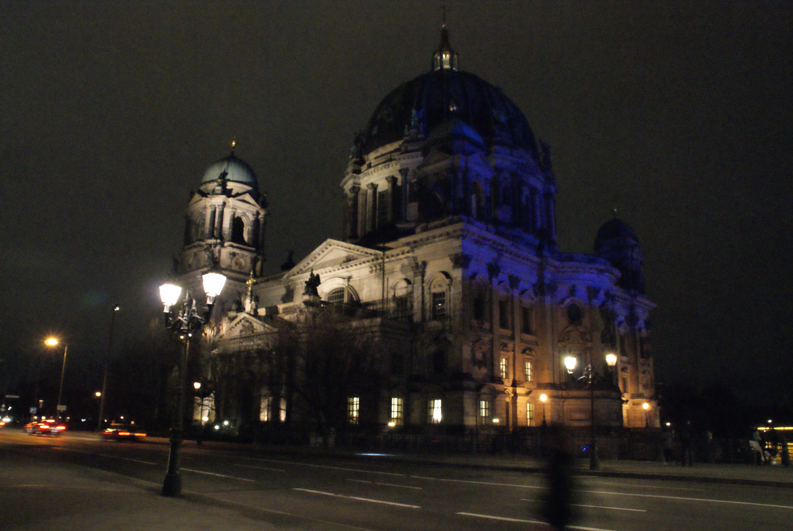 berliner dom bei nacht