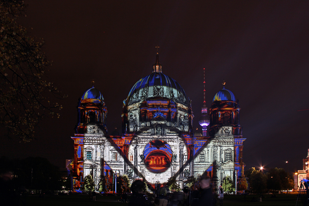 Berliner Dom beim Festival of Lights 2014.