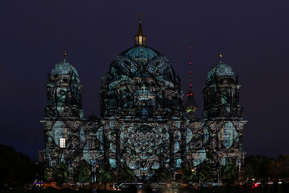 Berliner Dom beim Festival of Lights