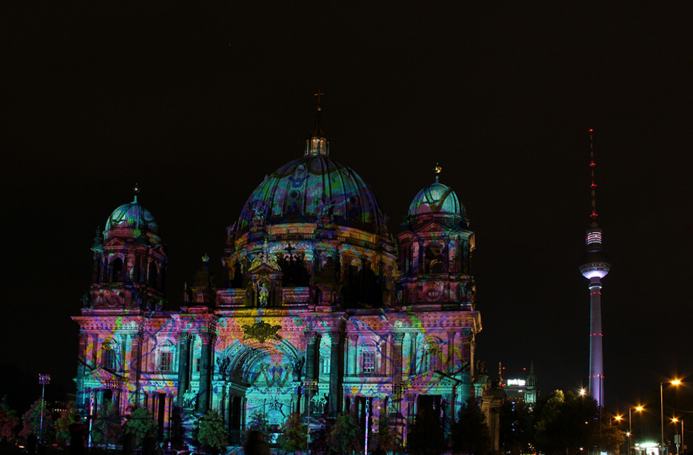 Berliner Dom beim Festival of Lights.