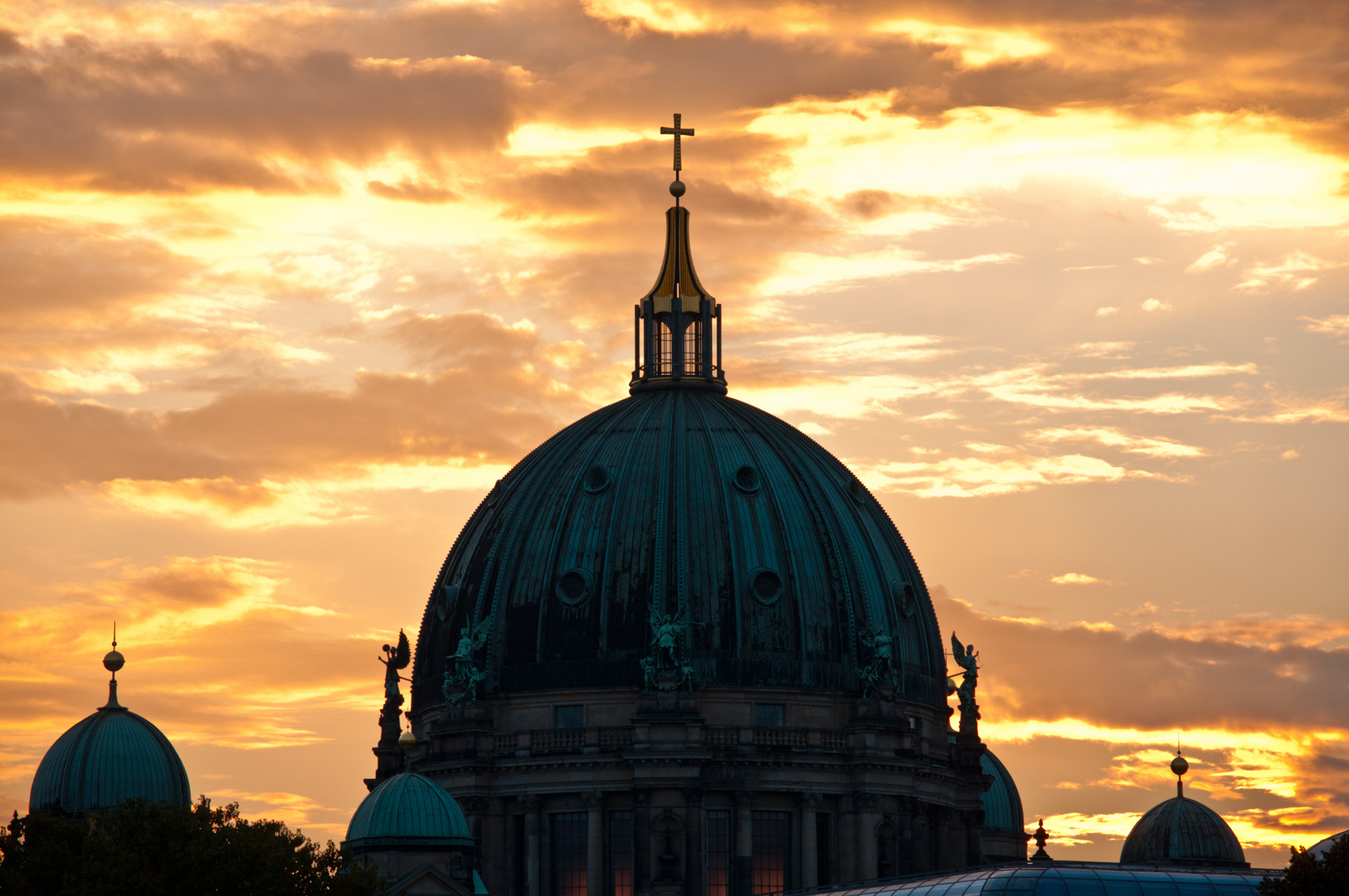 Berliner Dom im Abendlicht