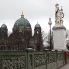 Berliner Dom im Regen