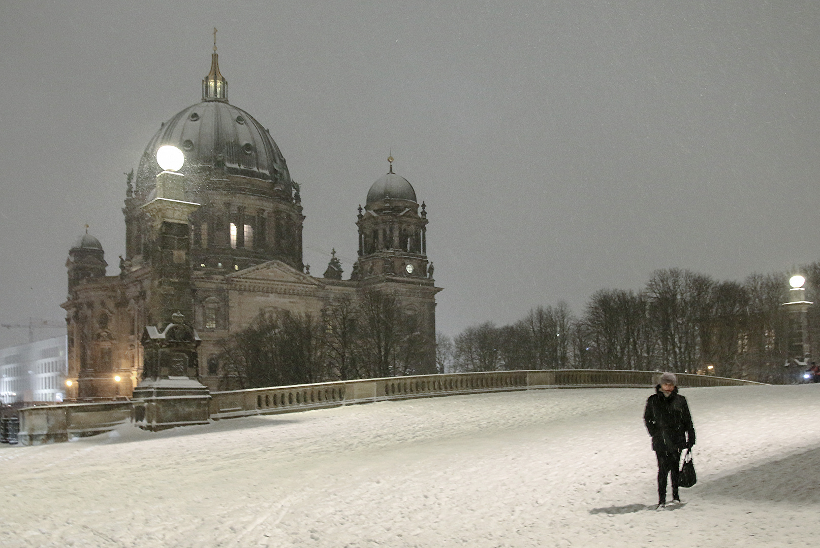 Berliner Dom im Schnee