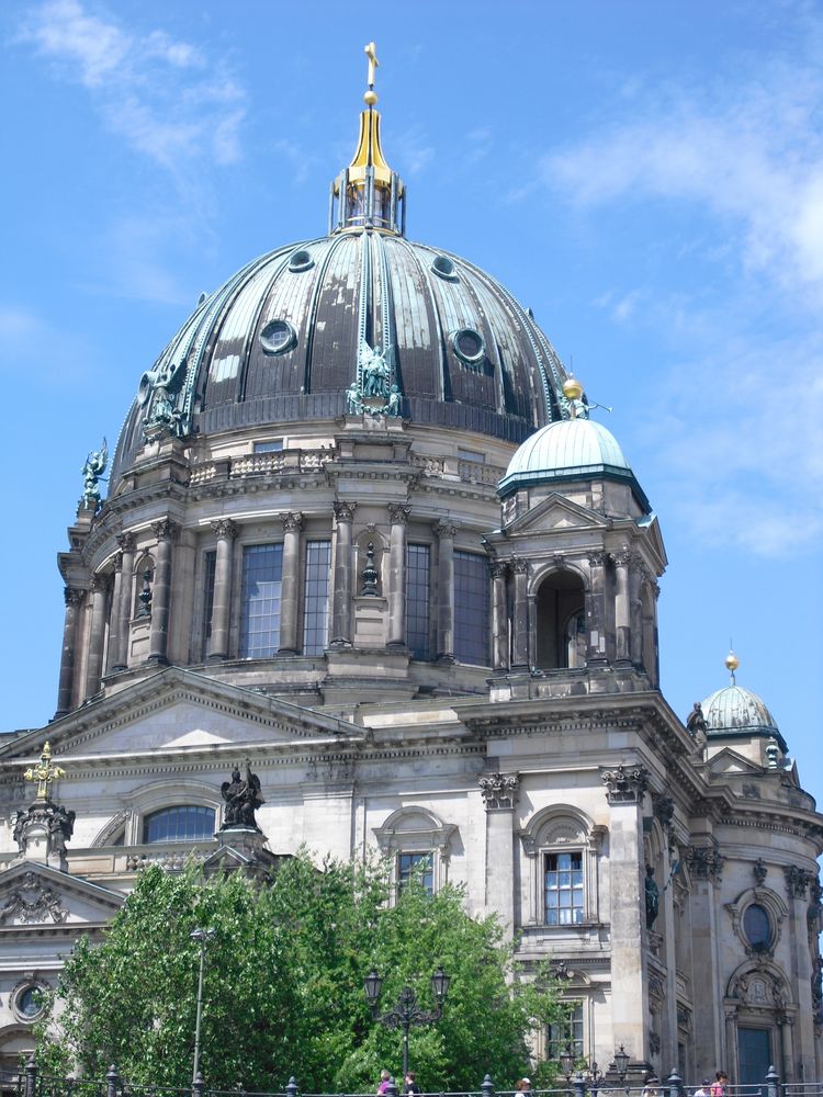 Berliner Dom im Sommer by AnneFrankfurt 