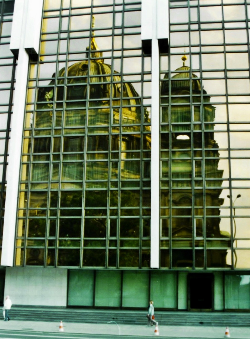 Berliner Dom im Spiegel des PdR / Glasfassade Nordseite