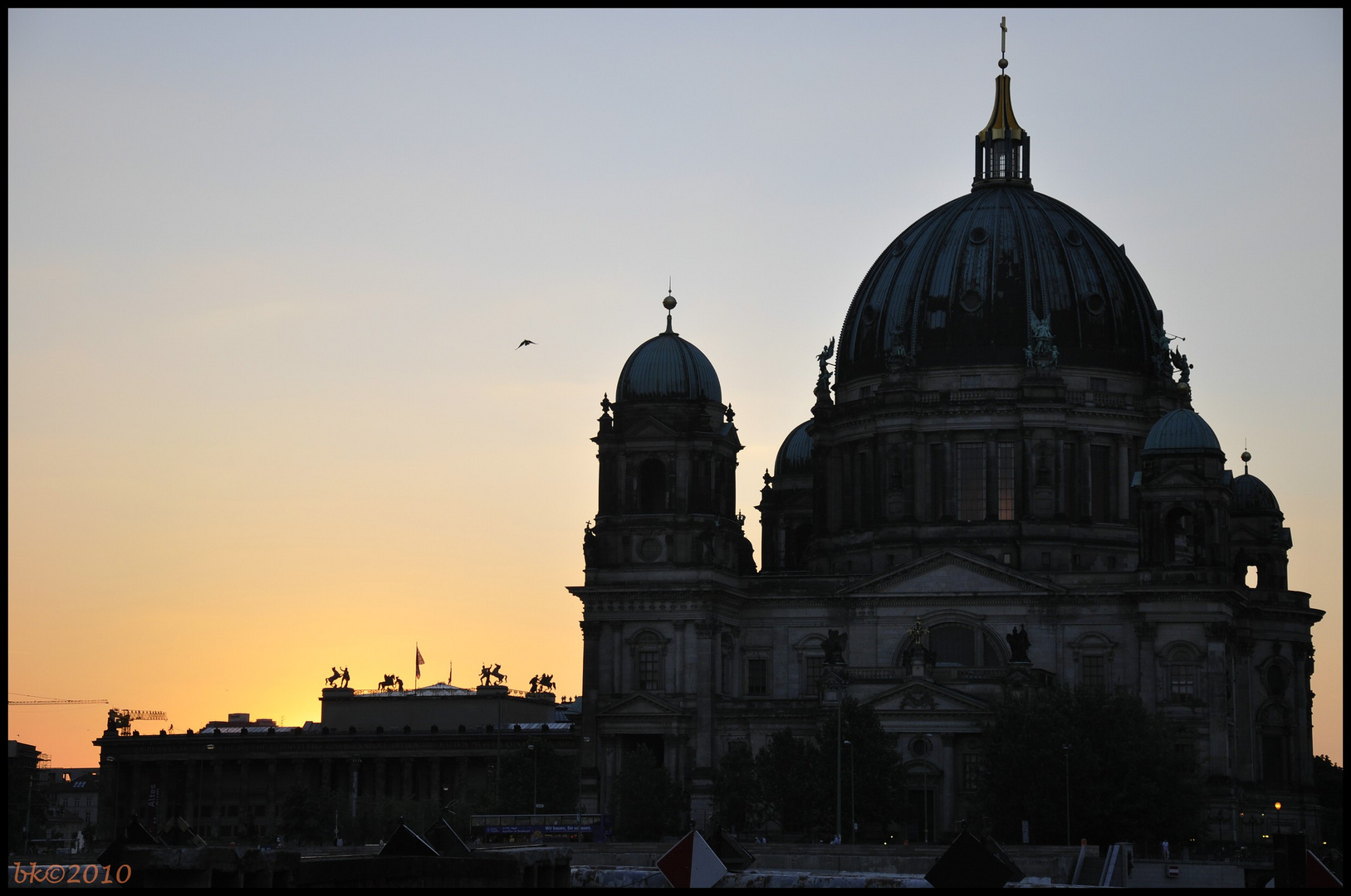 Berliner Dom im vorletzten Abendlicht